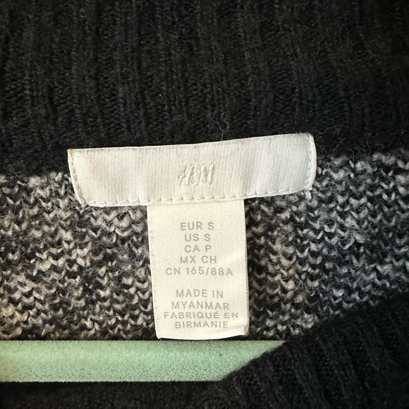 H&M Tunic Sweater - Picture 2 of 3